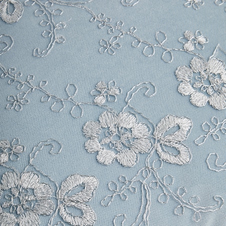 Poszewka Haftowana Raheen 45x45 cm z motywem kwiatowym