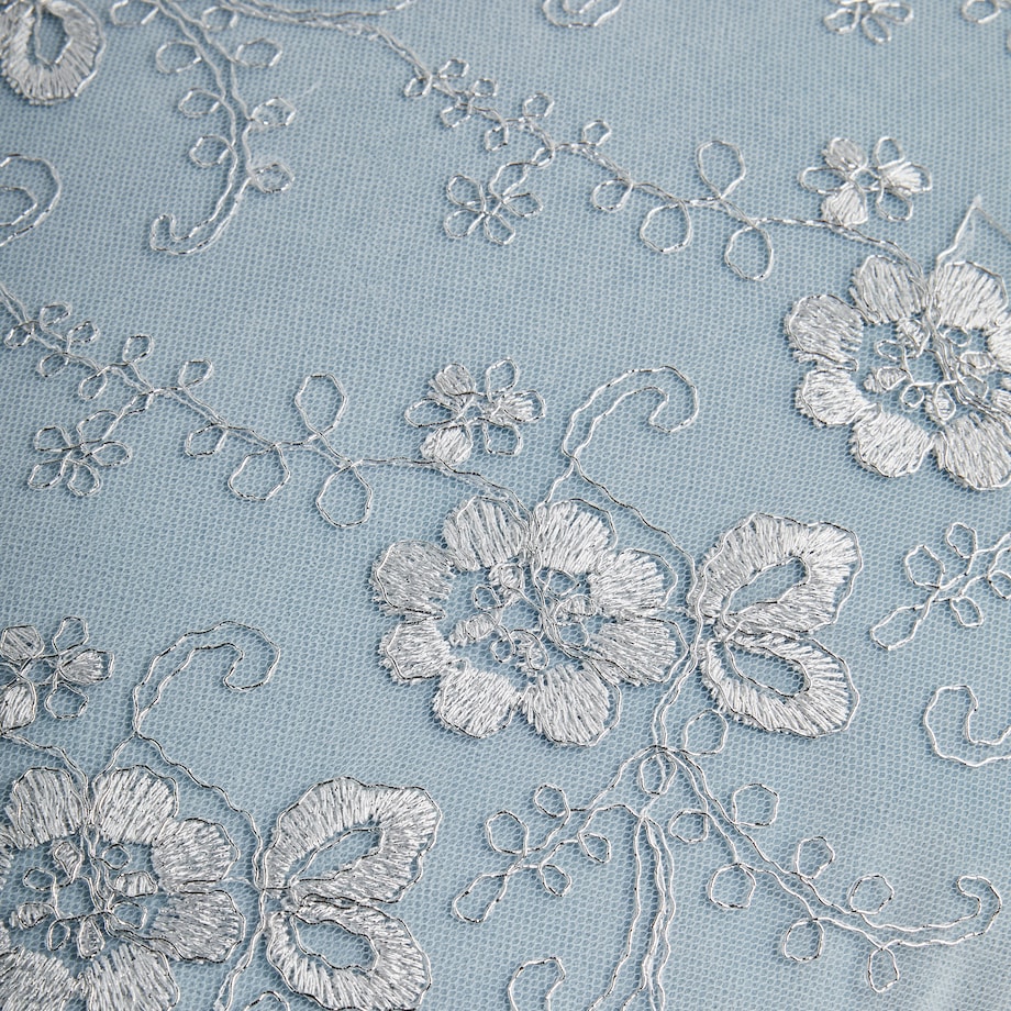 Poszewka Haftowana Raheen 45x45 cm z motywem kwiatowym