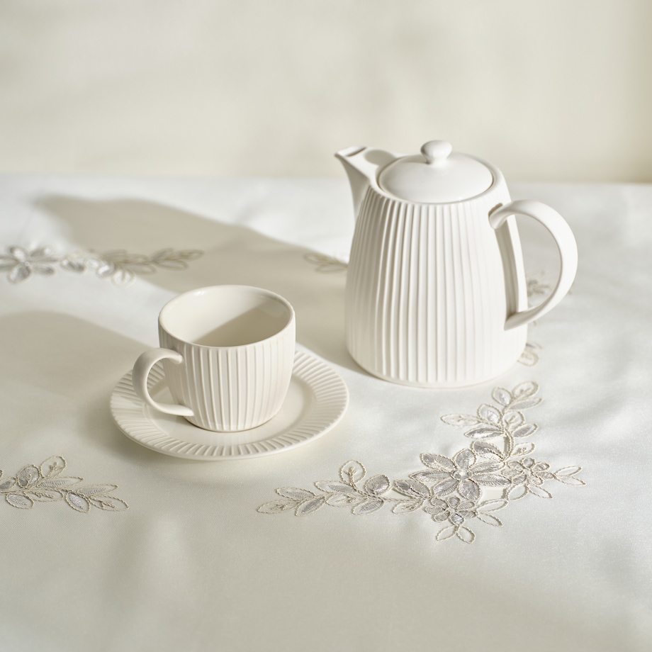 Obrus Adelaida2 130x174 cm z wzorem kwiatowym