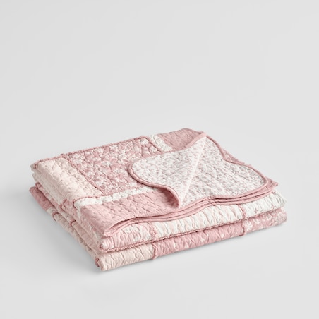 Patchwork narzuta na łóżko Cottage 200x220 cm z motywem kwiatowym