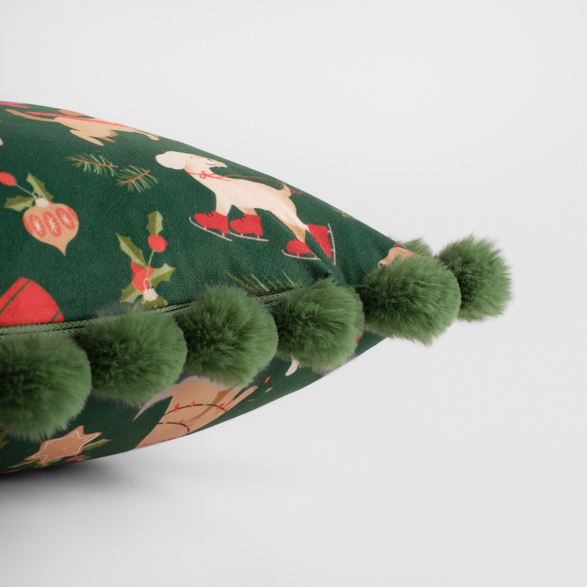 Poszewka z nadrukiem Dogimas 45x45 cm z motywem choinki