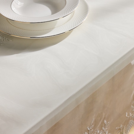 Obrus Haftowany Castrina 150x220 cm