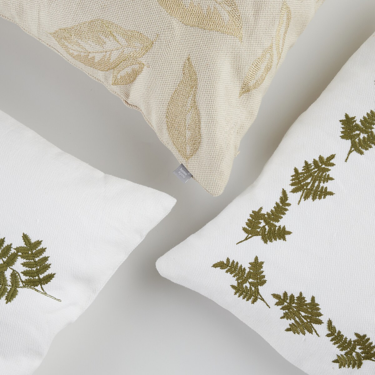 Poszewka Haftowana Fern 45x45 cm z motywem liściastym