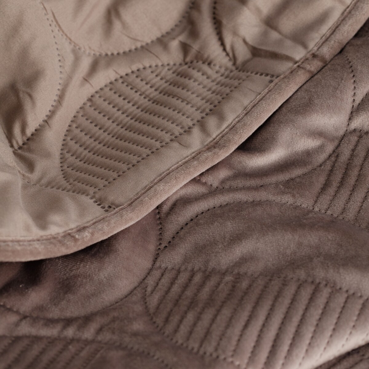 Narzuta Welwetowa w Wytłaczany Geometryczny Wzór Arnos 200x220 cm