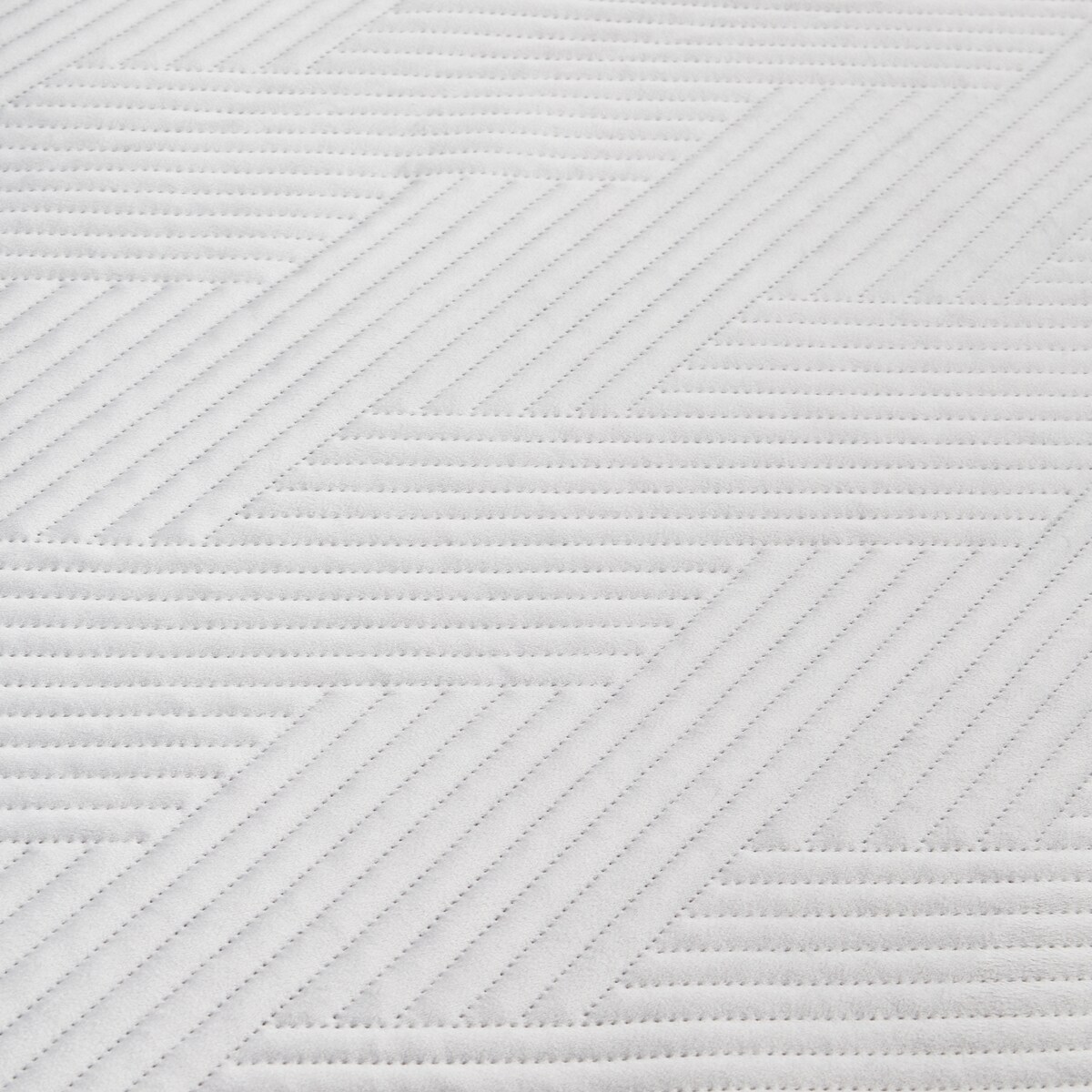 Jednokolorowa narzuta na łóżko z wytłoczonym wzorem Trialett 200x220 cm z wzorem geometrycznym