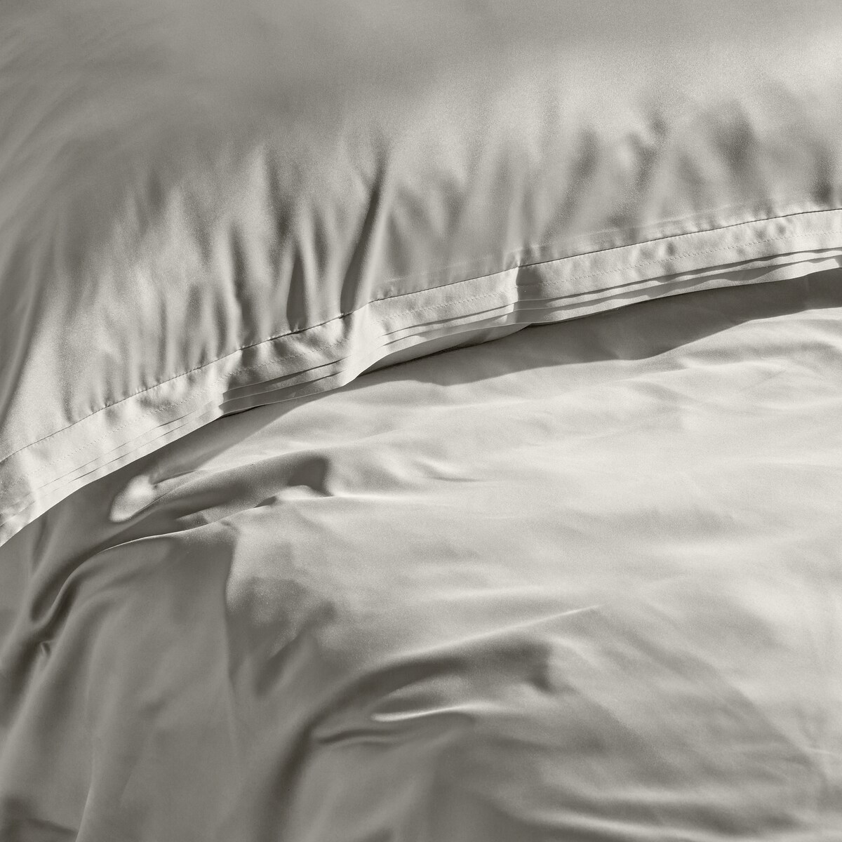 Pościel satynowa z mikrofibry Lobelia 200x220 cm