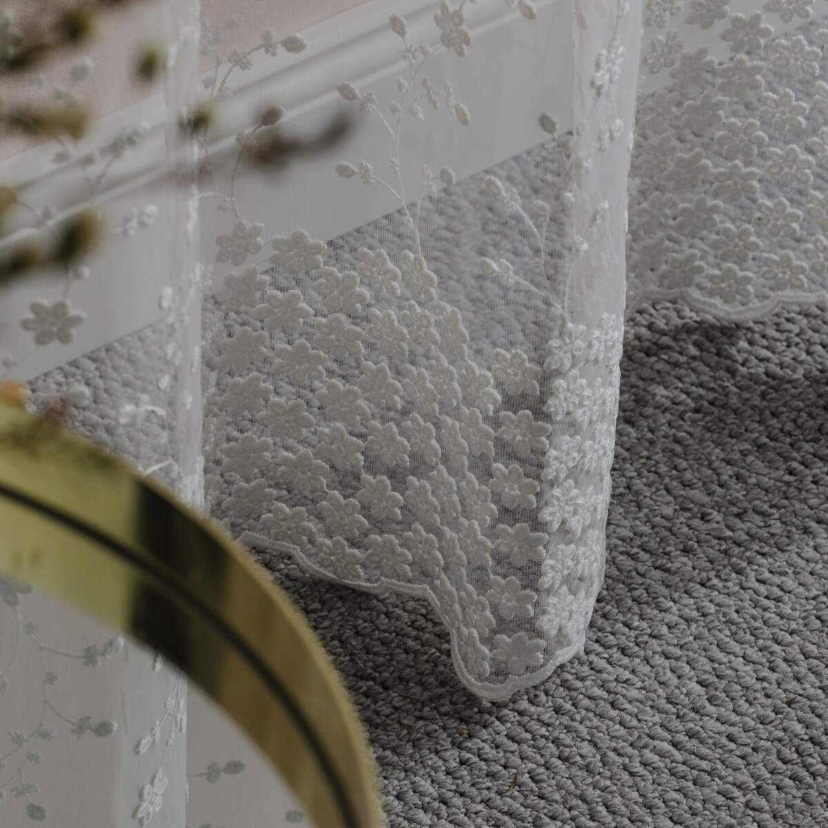 Firana Gaia 140x250 cm z motywem kwiatowym