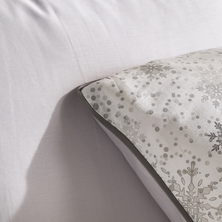 Pościel z bawełny satynowej z lamówką Snowf 140x200 cm z motywem śnieżynki