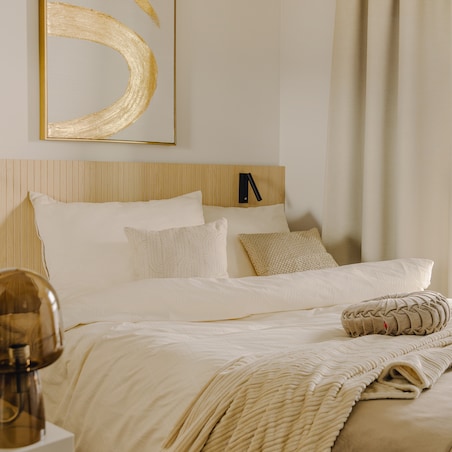 ręcznie zdobiony obraz na płótnie z elementami złota cerano 70x100