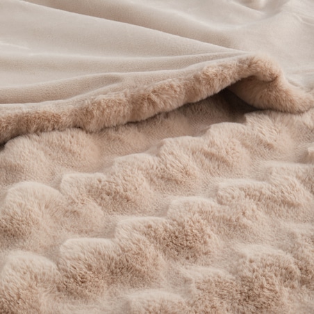 Jednokolorowa futrzana narzuta na łóżko Pilora 180x200 cm