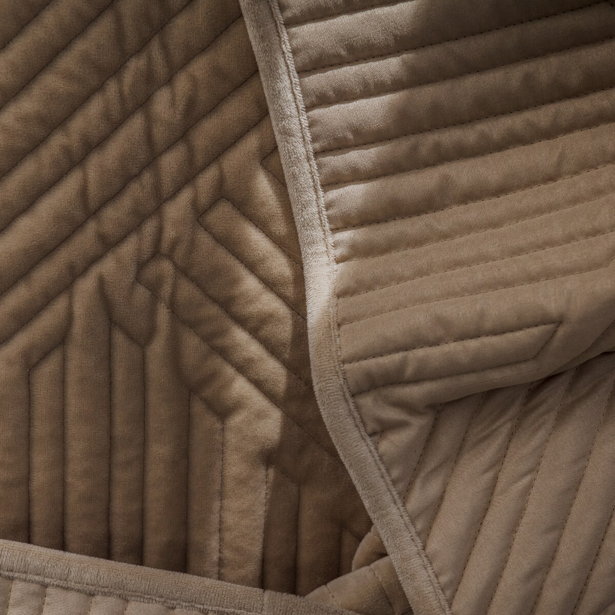 Narzuta Welwetowa w Przeszywany Geometryczny Wzór Minister 240x260 cm