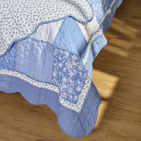 Patchwork narzuta na łóżko Cottage 200x220 cm z motywem kwiatowym