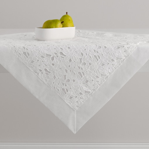 Serweta Haftowana Dolores 80x80 cm z motywem kwiatowym