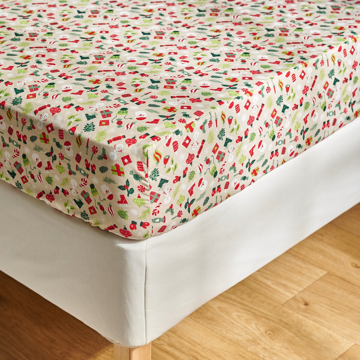 Prześcieradło Z Gumką Festiom 160x200 cm z motywem mikołaja