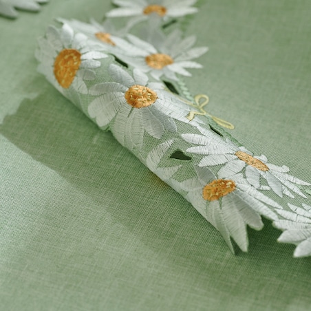 Serweta Haftowana Mintsy 80x80 cm z motywem kwiatowym