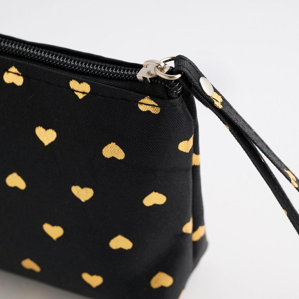 Saszetka Bustina z motywem serc