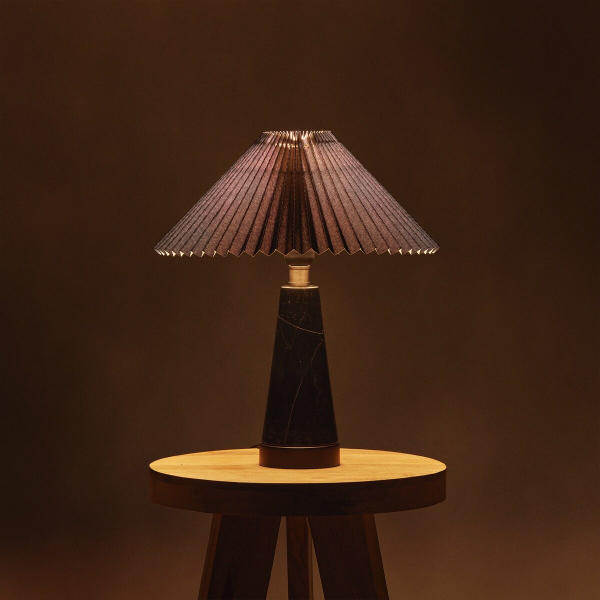 lampa stołowa z marmurową podstawą rebecka