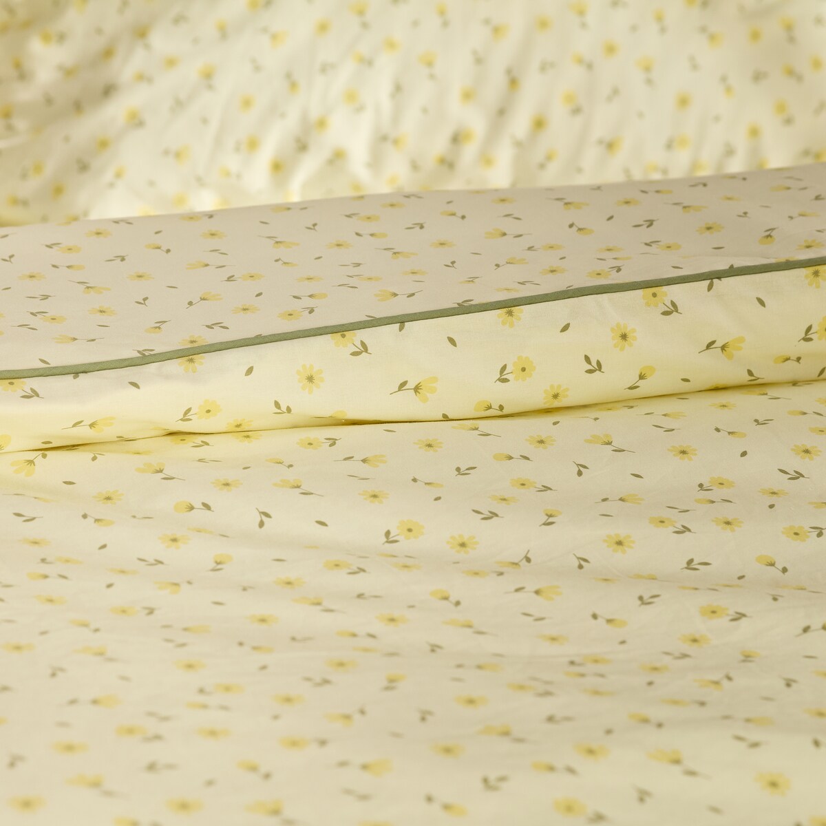 Pościel bawełniana z lamówką Avis 160x200 cm z motywem kwiatowym