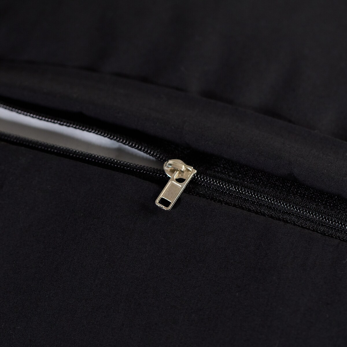 Jednokolorowa pościel z perkalu z lamówką Perlamo 160x200 cm