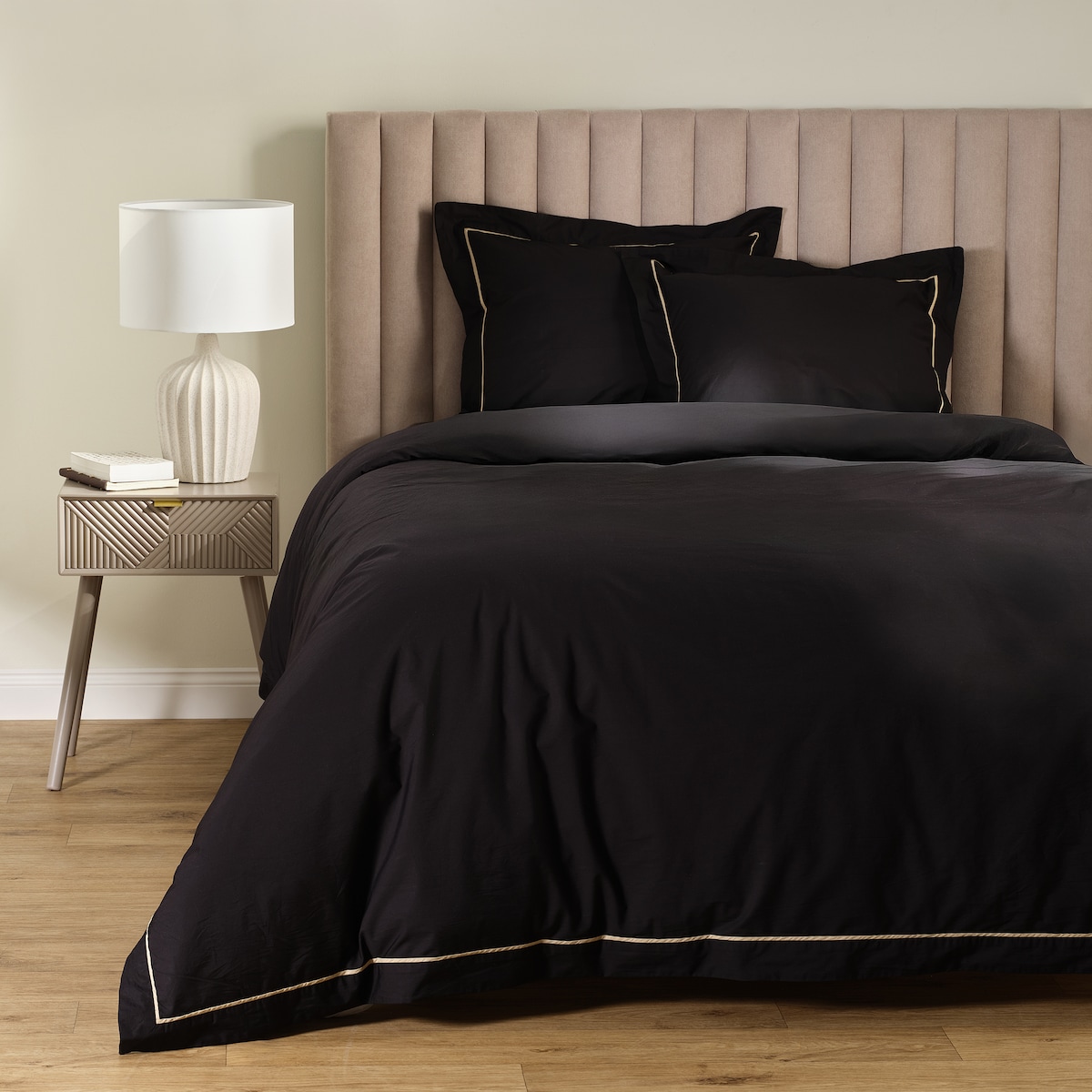 Jednokolorowa pościel z perkalu z lamówką Perlamo 200x200 cm