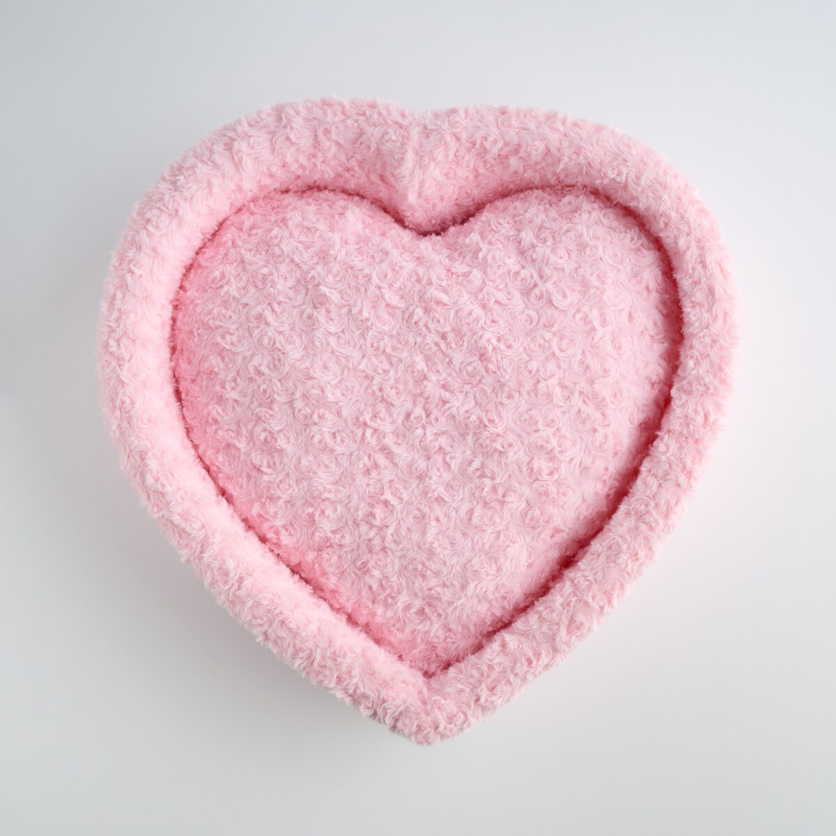 Legowisko Amora z motywem serc