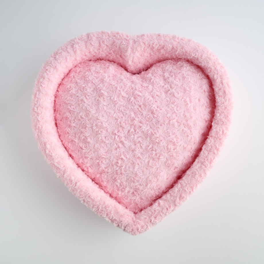 Legowisko Amora z motywem serc