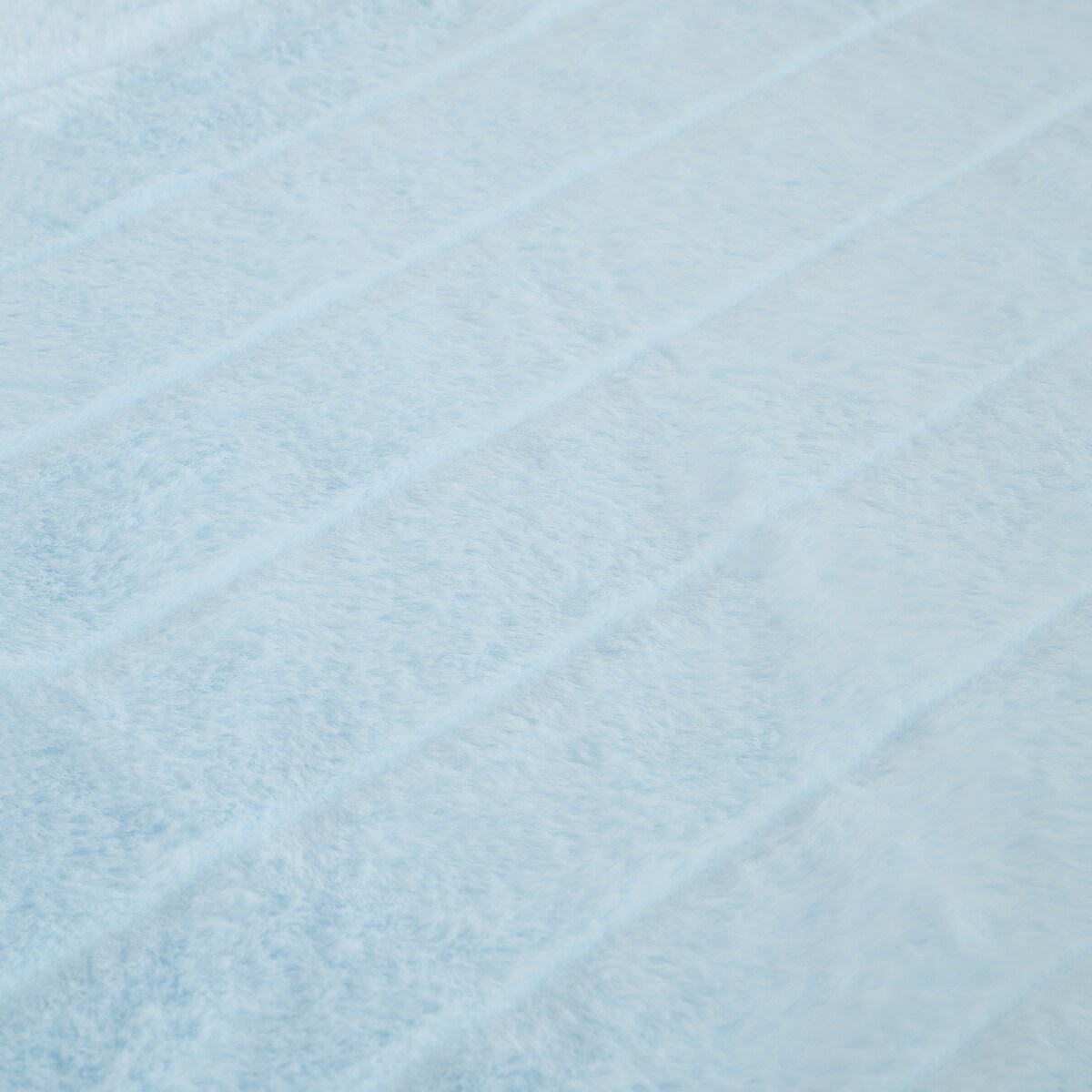 Jednokolorowa futrzana narzuta na łóżko Classolo 180x200 cm