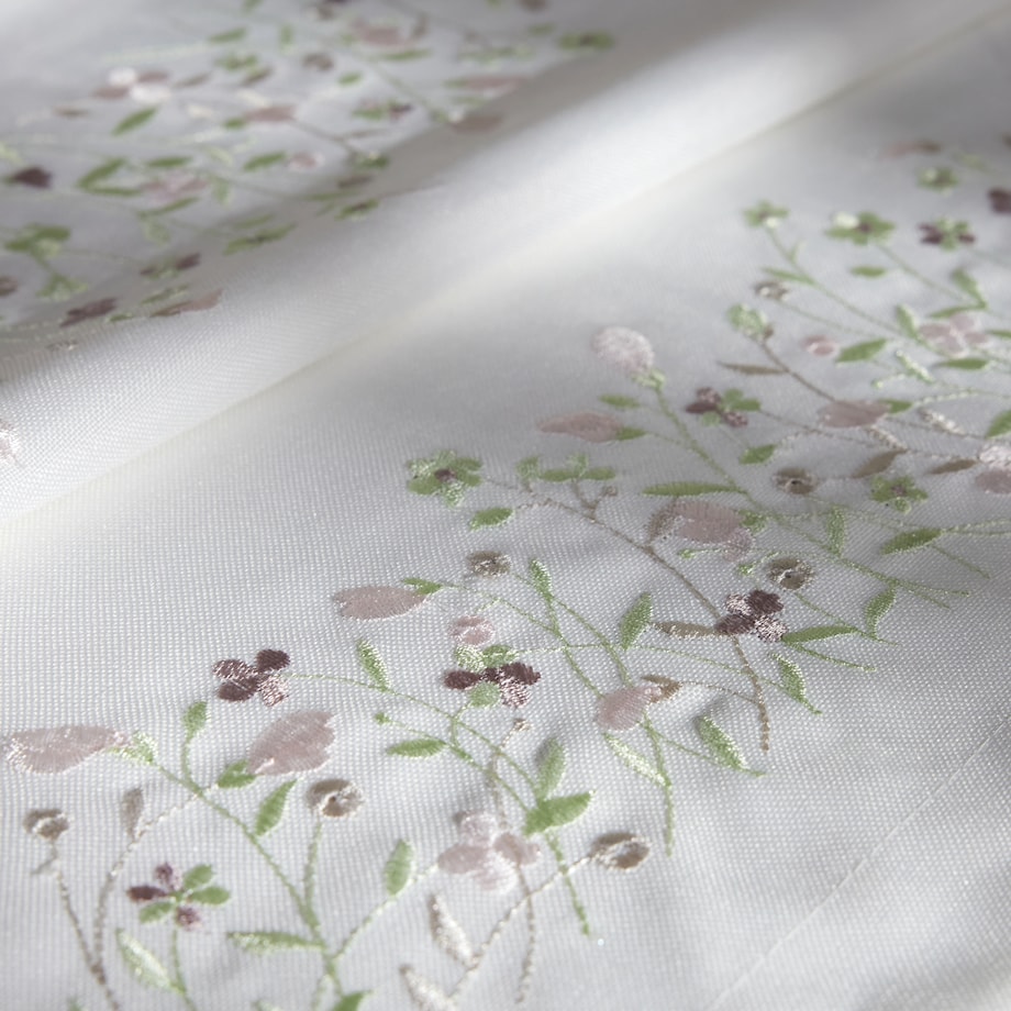 Serweta Haftowana Pineli 80x80 cm z motywem kwiatowym