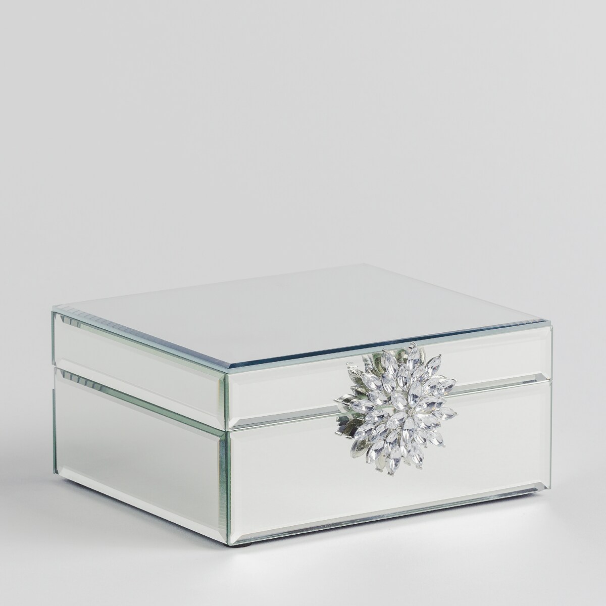 Szklana szkatułka na biżuterię z ozdobnym zapięciem mirro