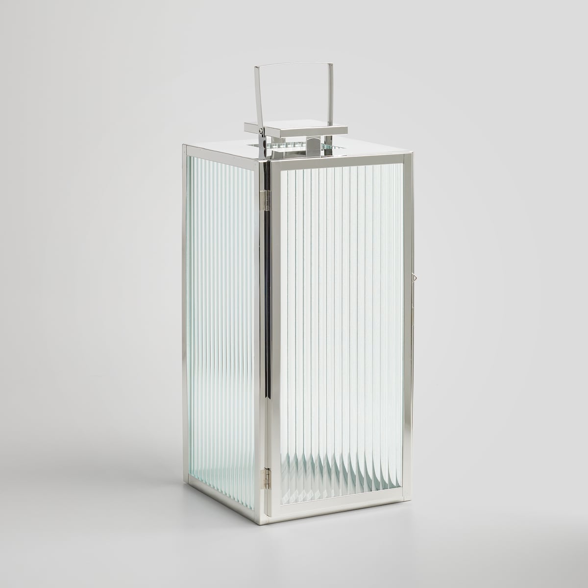 Metalowy lampion z drzwiczkami z ryflowanego szkła rifletto