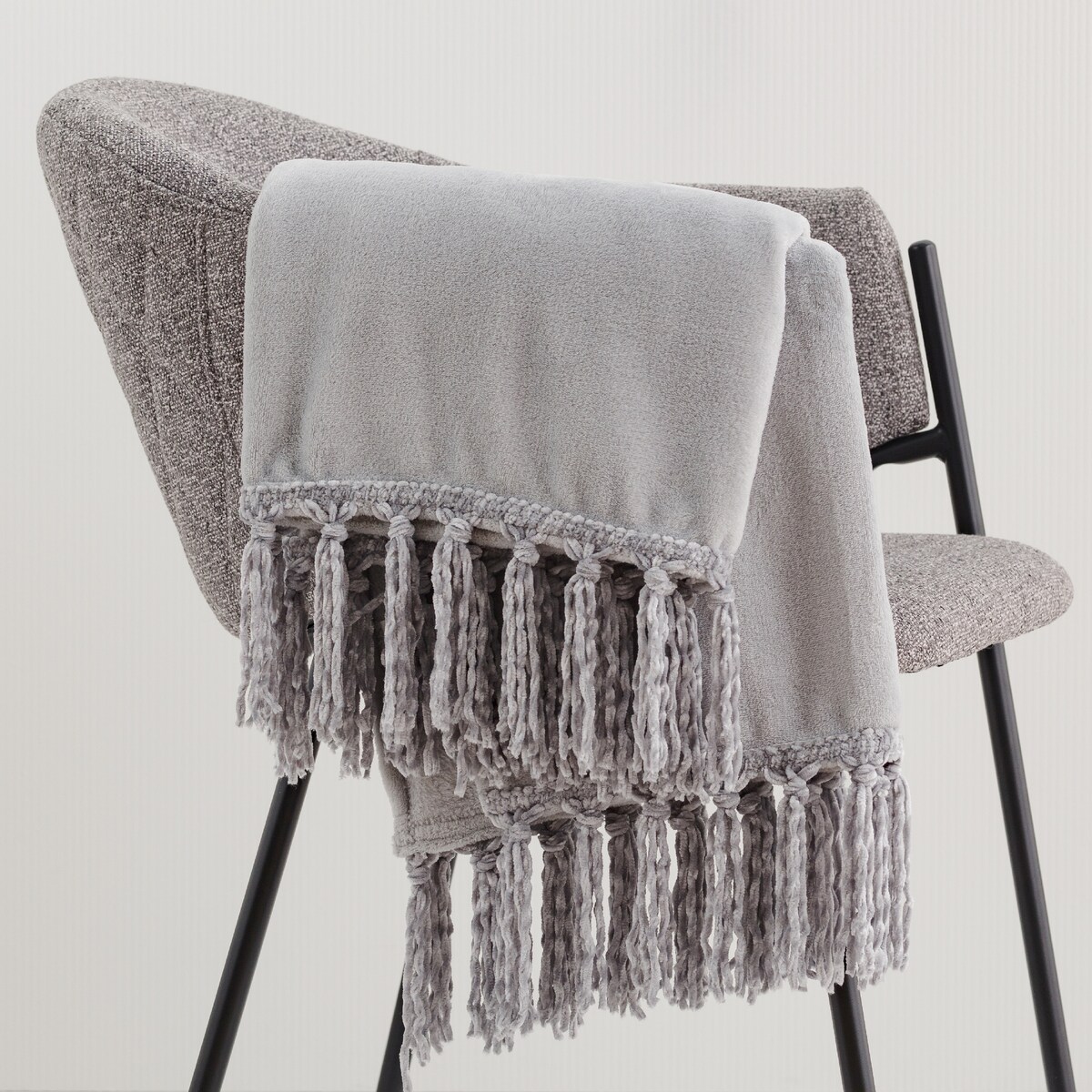 Jednokolorowy koc Tassels 130x170 cm