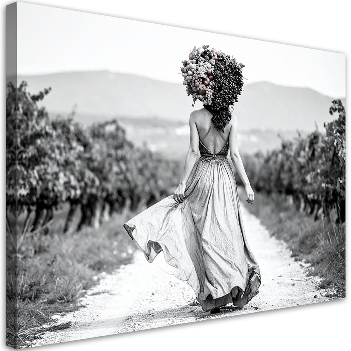 Obraz czarno biały do salonu, Kobieta z owocami na głowie 60x40