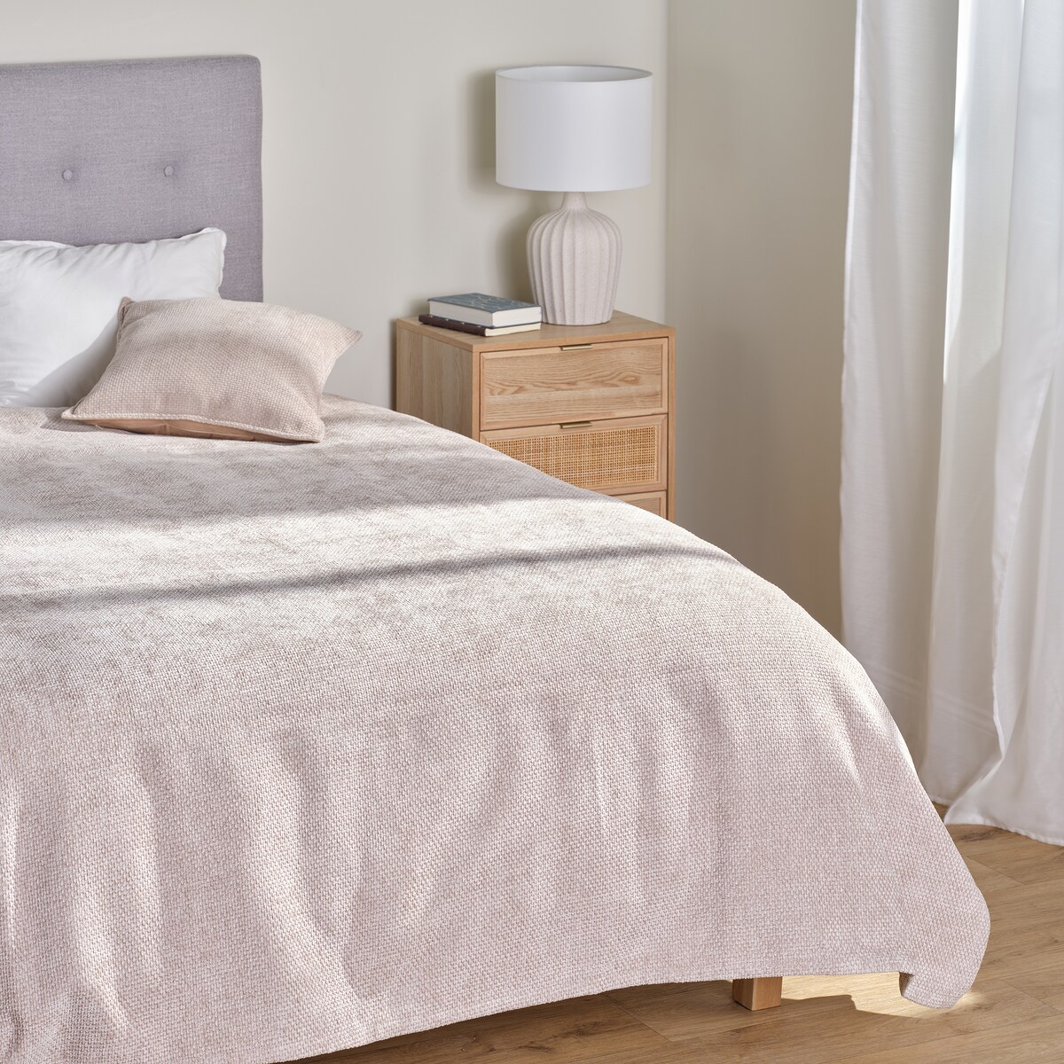 Jednokolorowa narzuta na łóżko Leila 200x220 cm
