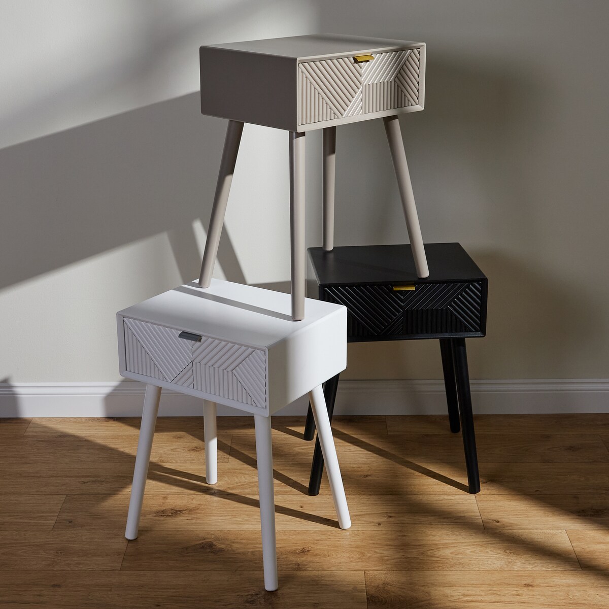 Ryflowana szafka nocna indygo