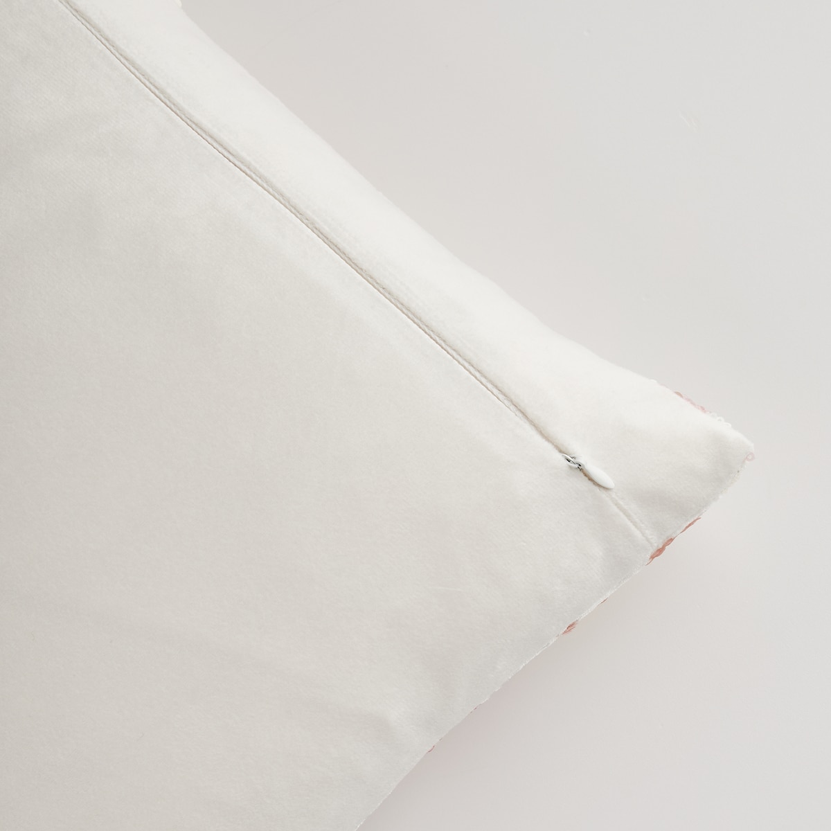 Poszewka Haftowana Shawbury 45x45 cm z motywem kwiatowym