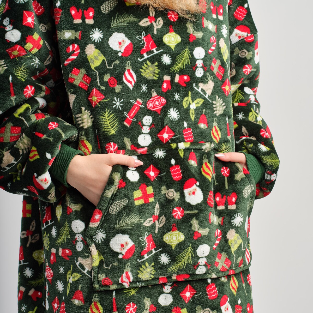 Ponczo Festio z motywem mikołaja