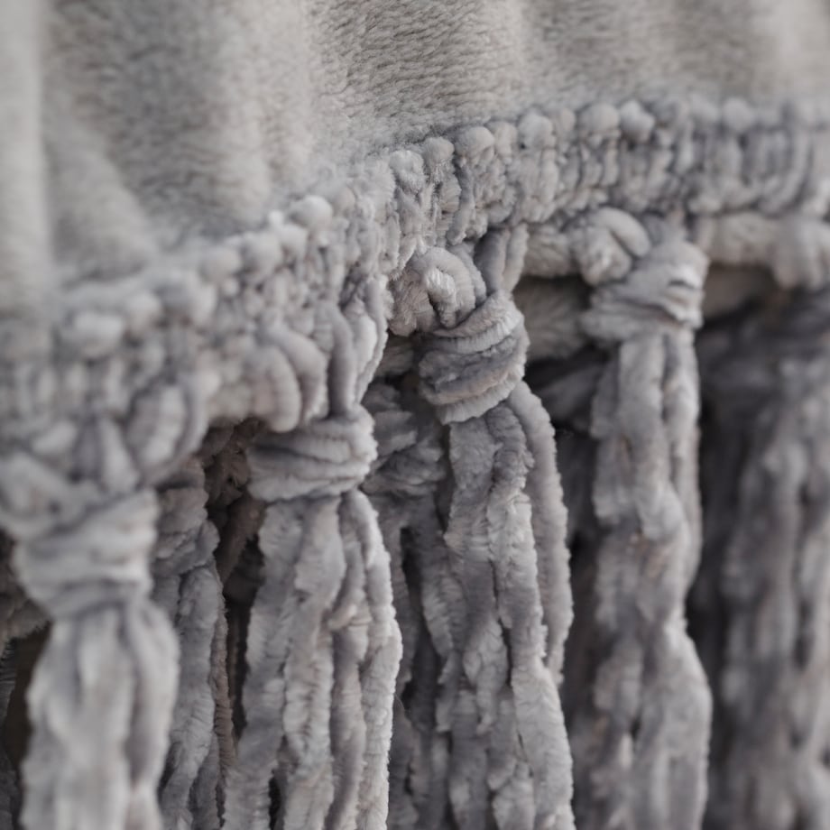 Jednokolorowy koc Tassels 130x170 cm
