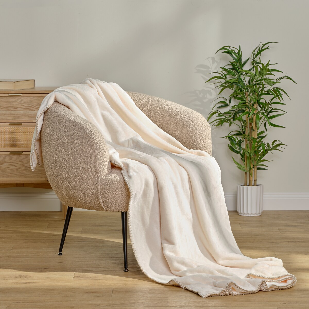 Jednokolorowy koc z wiskozą Maresa 150x200 cm