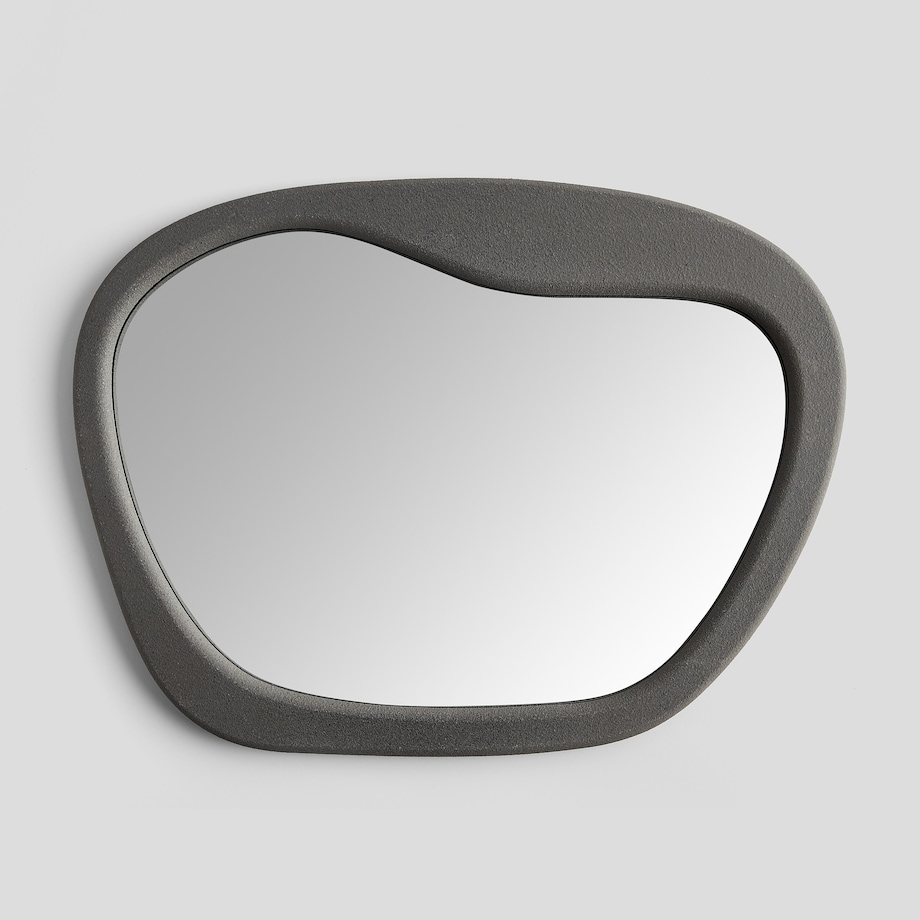 Asymetryczne lustro w drewnianej ramie divalo