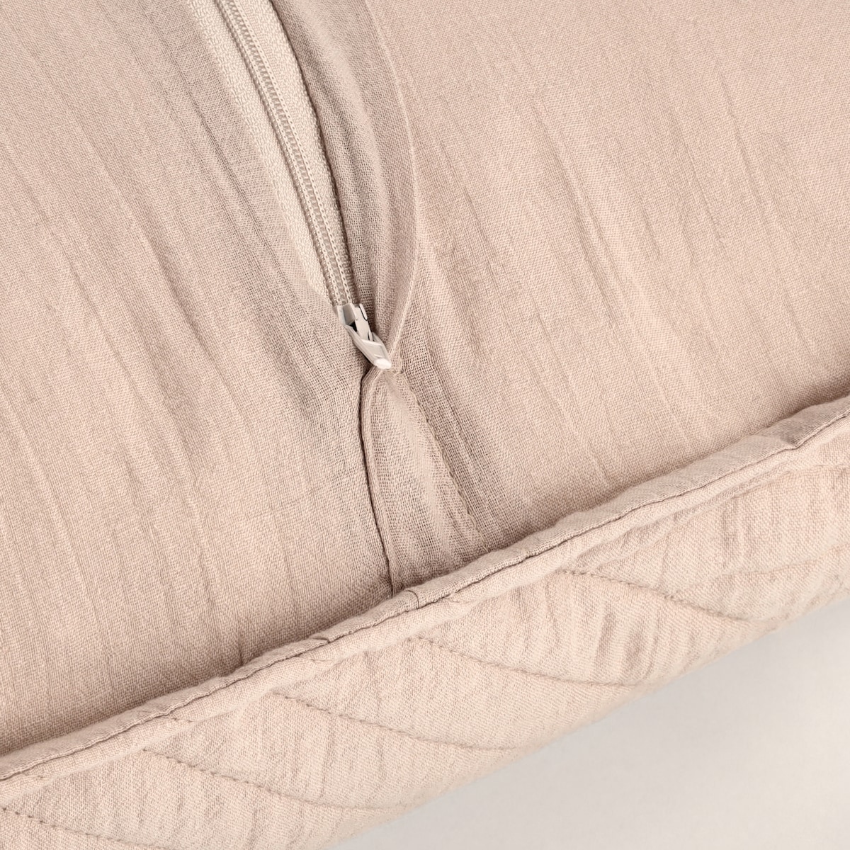 Poszewka Minicot 45x45 cm z motywem geometrycznym