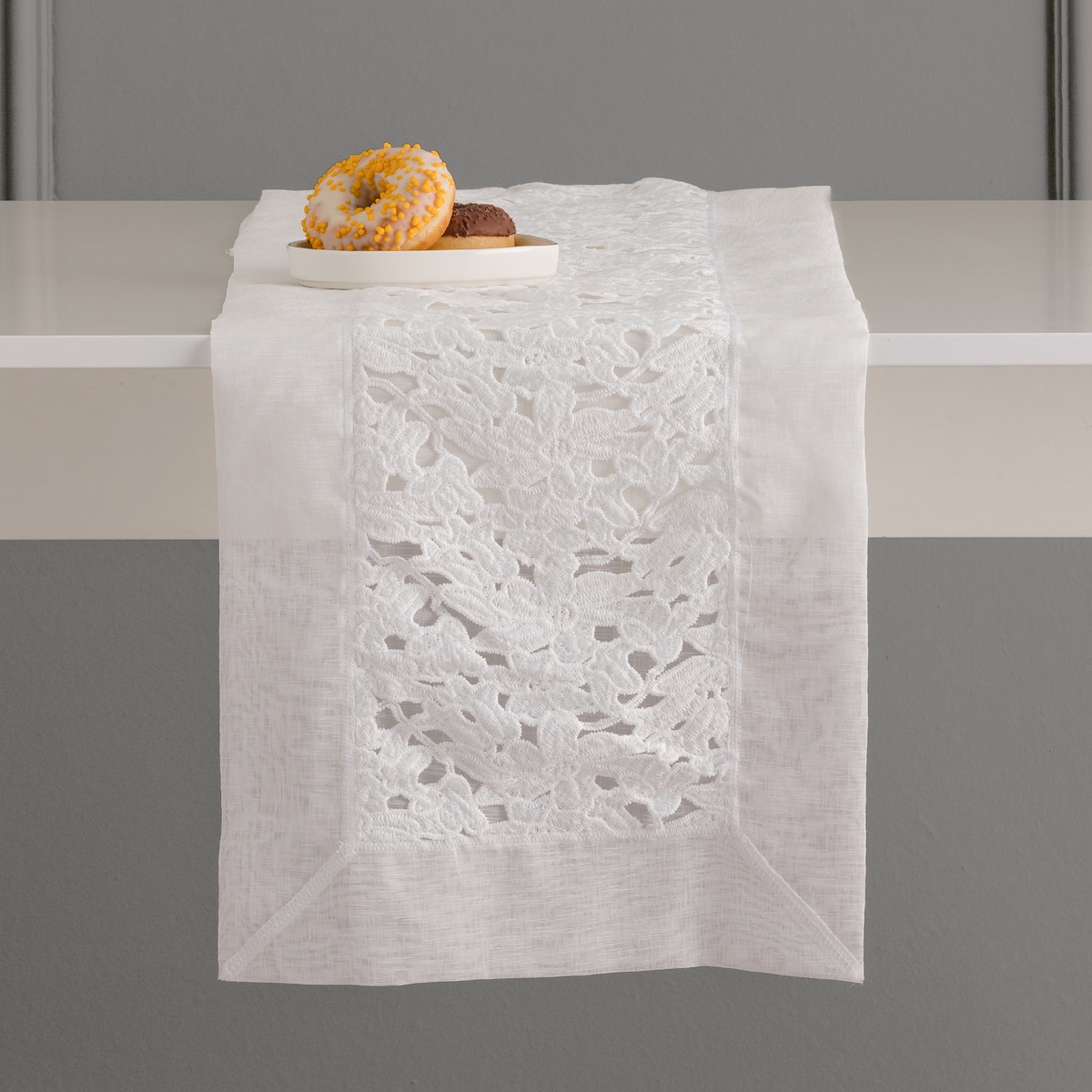 Bieżnik Haftowany Dolores 35x180 cm z motywem kwiatowym