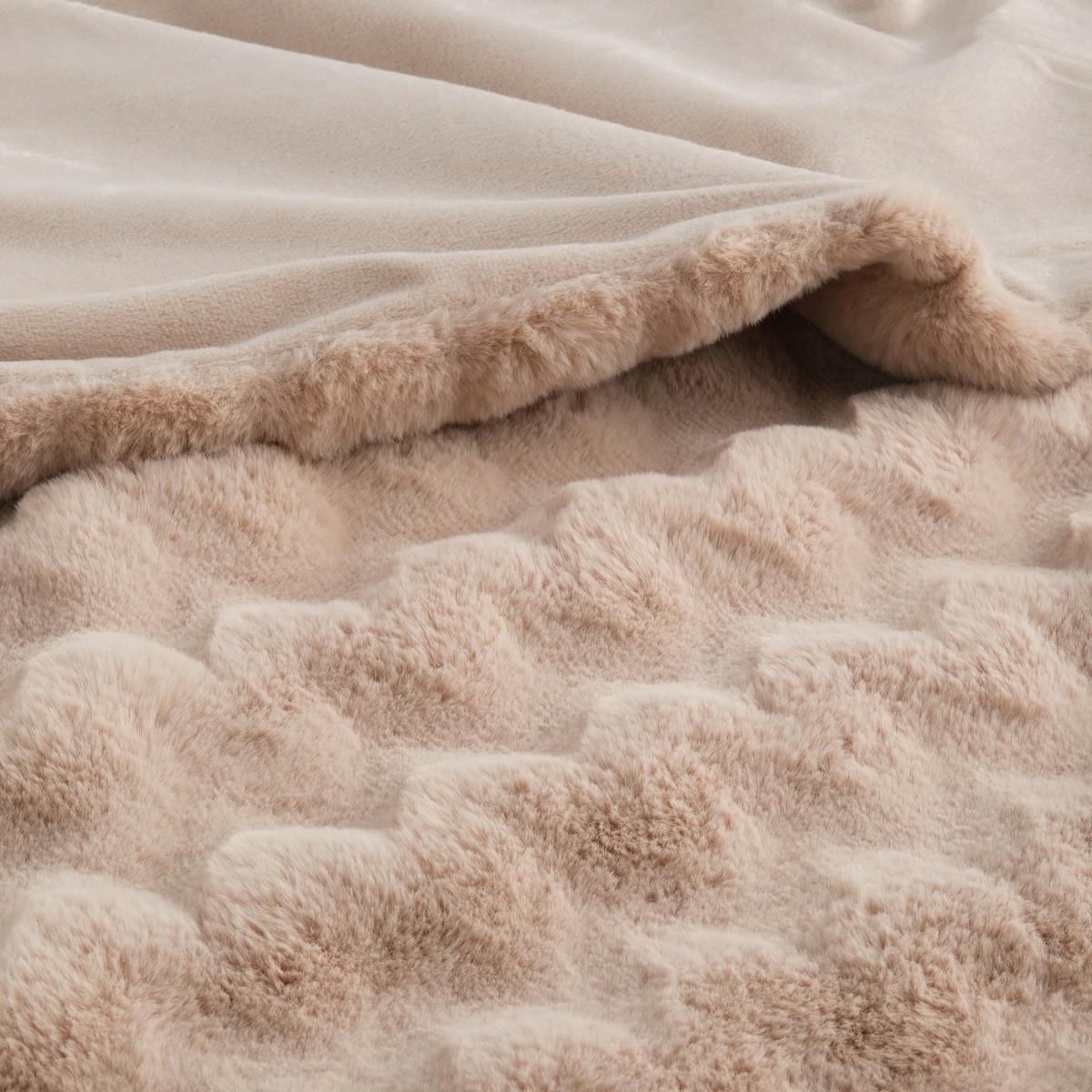 Jednokolorowa futrzana narzuta na łóżko Pilora 180x200 cm