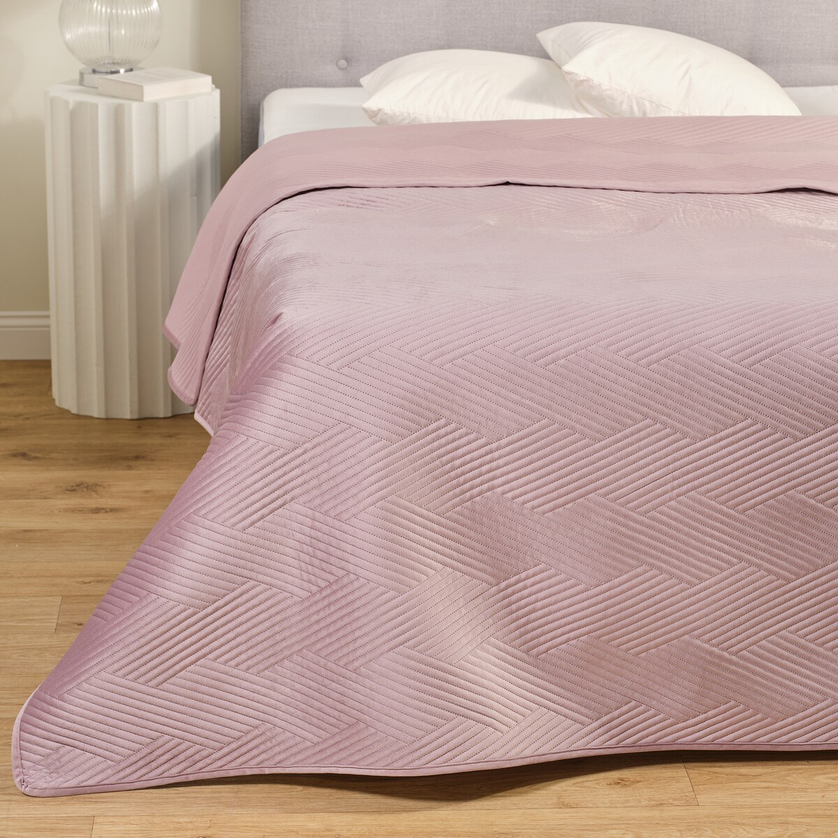 Jednokolorowa narzuta na łóżko z wytłoczonym wzorem Trialett 180x220 cm