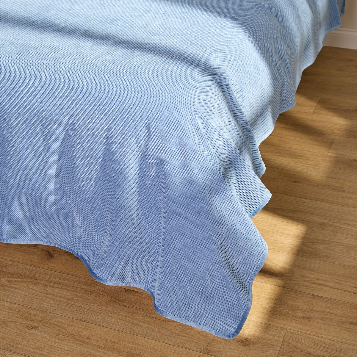 Jednokolorowa narzuta na łóżko Kord 200x220 cm