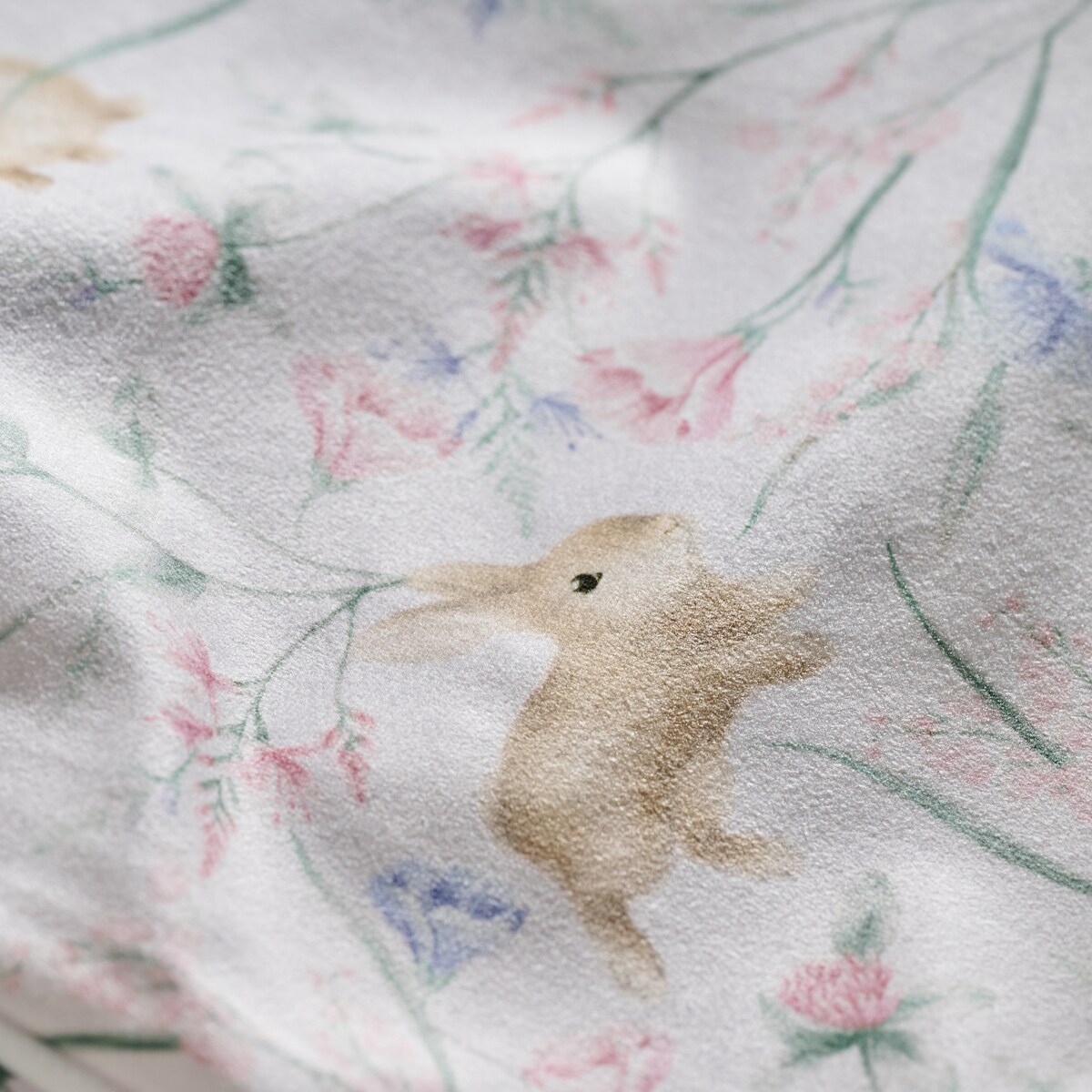 Bieżnik Welwetowy Kirossi 35x180 cm z motywem królika