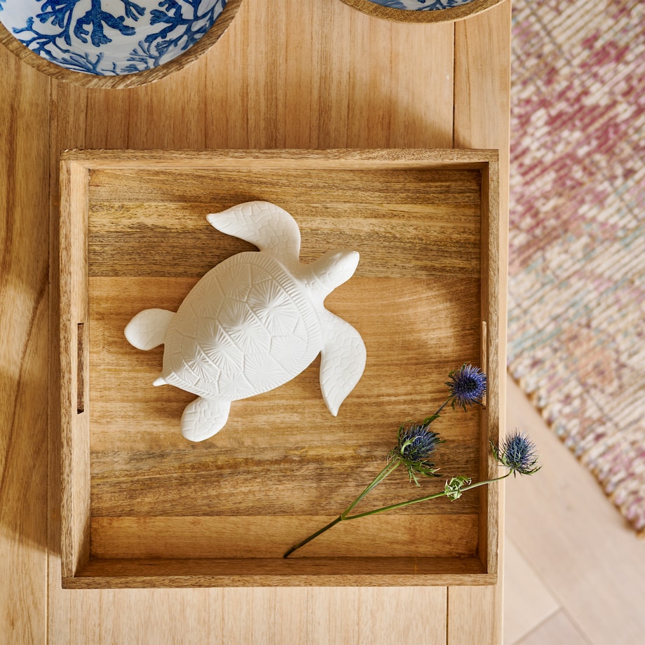 Taca Encha z motywem geometrycznym