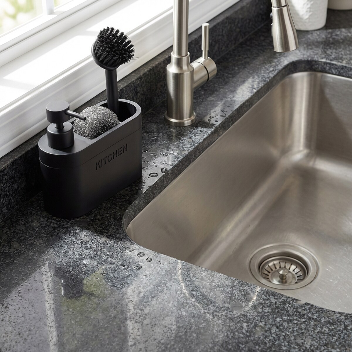 Dozownik Z Gąbką I Szczotką Bricko 3