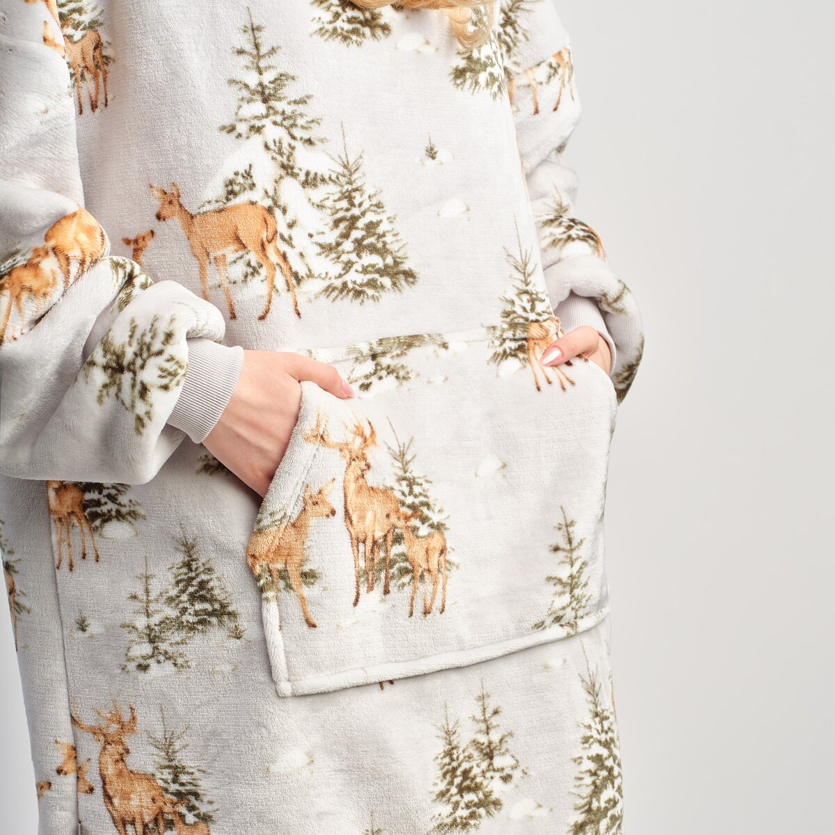 Ponczo Hivros z motywem zwierząt leśnych