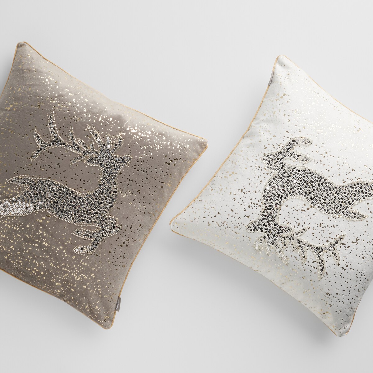 Poszewka Haftowana Dridis 45x45 cm z motywem renifera