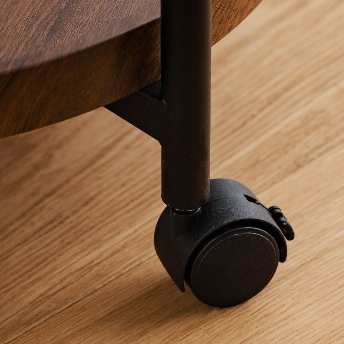 Stolik na kółkach sides